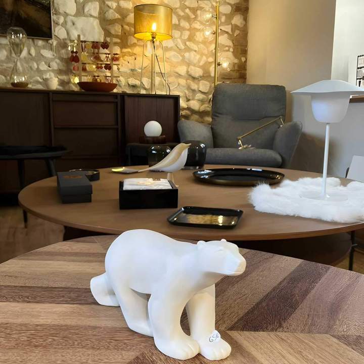 Des éléments décoratifs pour la table, les murs et les étagères